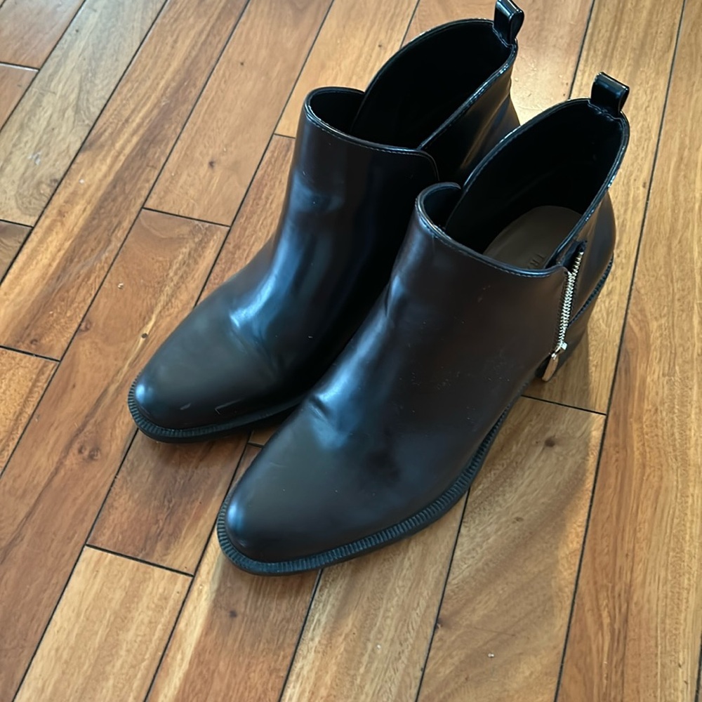 Zara two-tone ankle boots-brown and black.  Size 40/ 9 US.  Gently worn